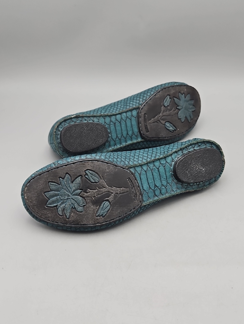 BORN Size 7.5 Teal Textured Leather Ballet Flats Shoes Slip On - Picture 12 of 12